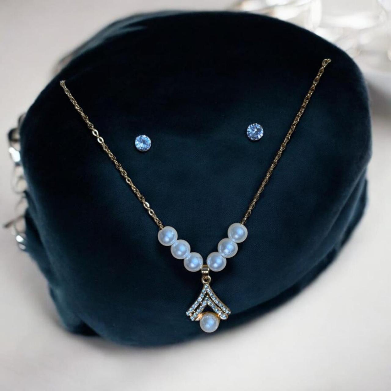 Pearl Arrow Necklace Set