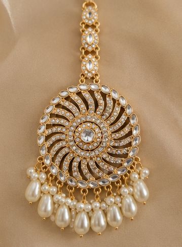 Royal Kundan Pearl Spiral Pendant Set